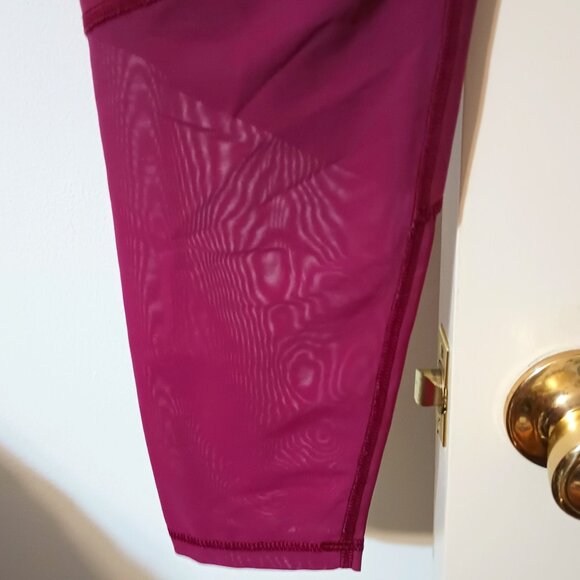 EUC ~ Old Navy Active Go-Dry Fitted Maroon Colored Leggings (Size: Medium) - Picture 2 of 5